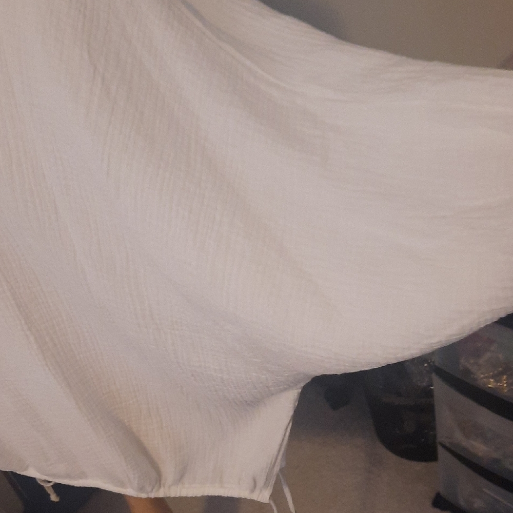 Simple Ivory Blouse with Drawstring Sleeves - Picture 4 of 6